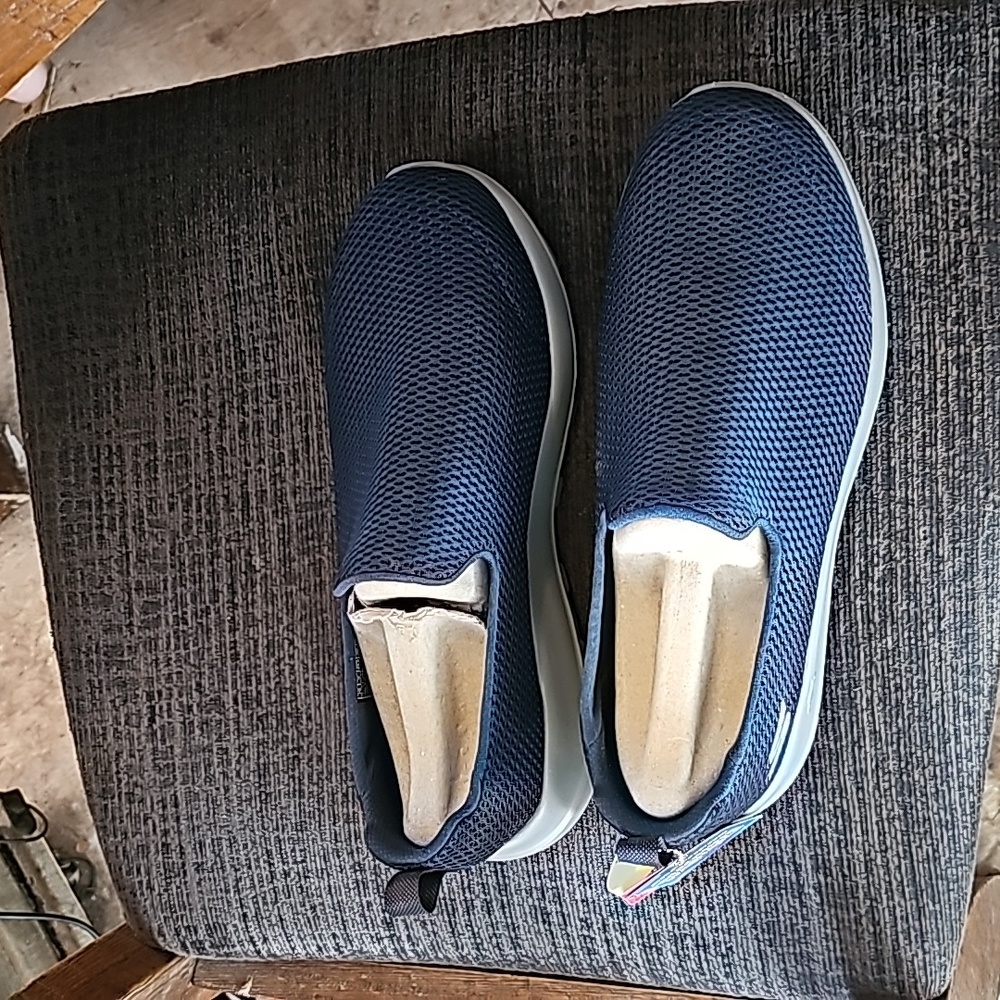 Sketchers Go Walk